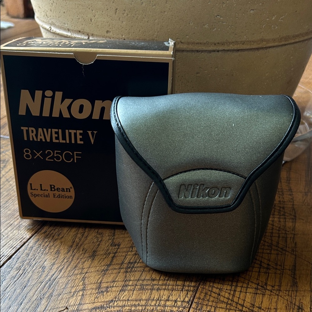 Nikon Travelite V 8x25CF Binoculars with Black Case LL Bean Special Edition